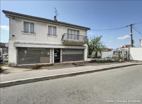 Centre-ville d'Igny Local commercial + F4 + Terrain constructible de 665 m² ? Projet collectif possible !