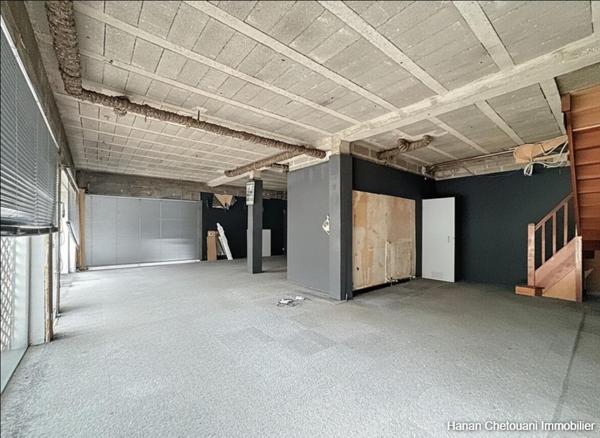 Centre-ville d'Igny Local commercial + F4 + Terrain constructible de 665 m² ? Projet collectif possible !