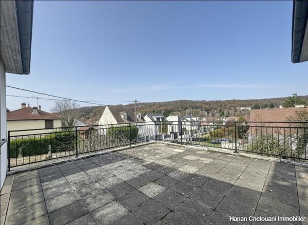 Centre-ville d'Igny Local commercial + F4 + Terrain constructible de 665 m² ? Projet collectif possible !
