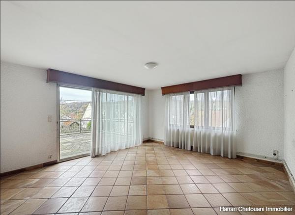 Centre-ville d'Igny Local commercial + F4 + Terrain constructible de 665 m² ? Projet collectif possible !