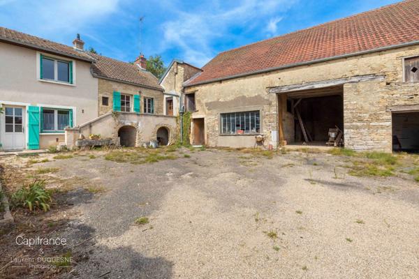 Messigny et Vantoux, ensemble immobilier avec maison, grange, garage et beau terrain.
