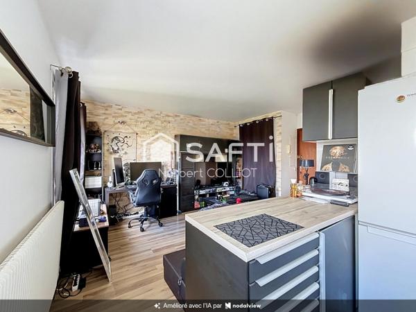 Studio rénové, dernier étage, fort rendement locatif