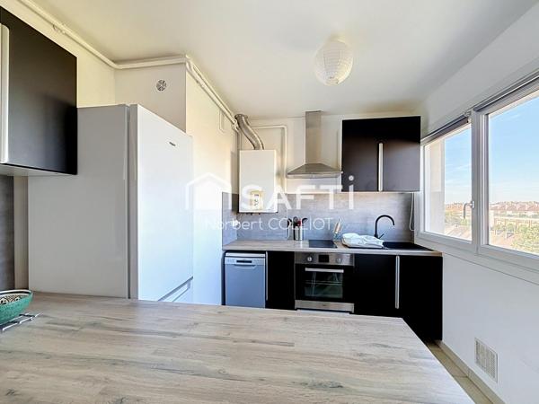 Studio rénové, dernier étage, fort rendement locatif