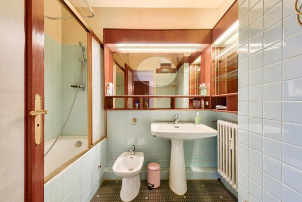 Adresse d'exception au pied de la Tour Eiffel !