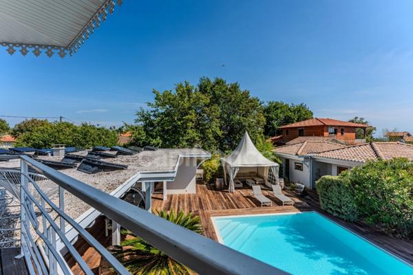 ANDERNOS LES BAINS (33) - Villa d'architecte de 350m² -5 pieces et plus à deux pas du BASSIN