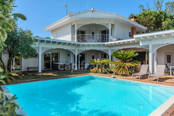 ANDERNOS LES BAINS (33) - Villa d'architecte de 350m² -5 pieces et plus à deux pas du BASSIN