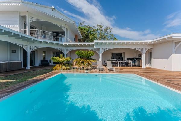 ANDERNOS LES BAINS (33) - Villa d'architecte de 350m² -5 pieces et plus à deux pas du BASSIN