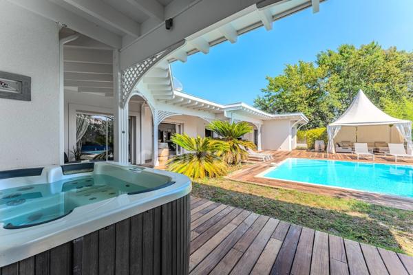 ANDERNOS LES BAINS (33) - Villa d'architecte de 350m² -5 pieces et plus à deux pas du BASSIN