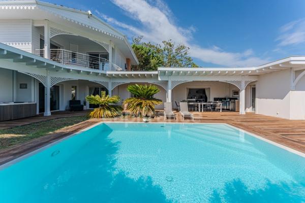 ANDERNOS LES BAINS (33) - Villa d'architecte de 350m² -5 pieces et plus à deux pas du BASSIN