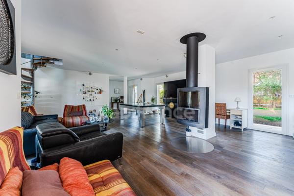 ANDERNOS LES BAINS (33) - Villa d'architecte de 350m² -5 pieces et plus à deux pas du BASSIN