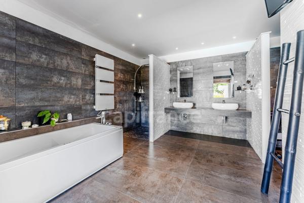 ANDERNOS LES BAINS (33) - Villa d'architecte de 350m² -5 pieces et plus à deux pas du BASSIN