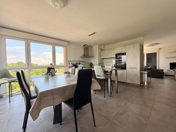 Appartement  en attique 4 pièces dernier étage à vendre à Cernay, grand standing et calme