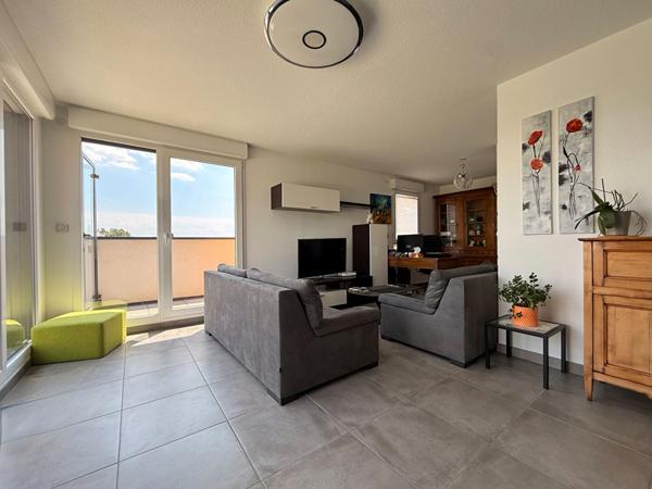 Appartement  en attique 4 pièces dernier étage à vendre à Cernay, grand standing et calme