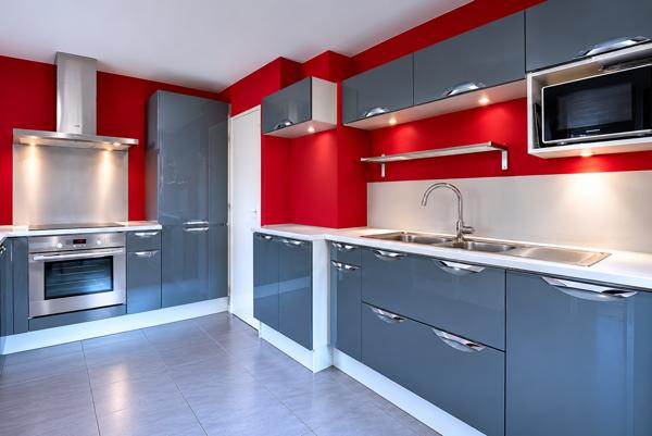 T3 lumineux 70 m² – Terrasse 15 m² et garage Box