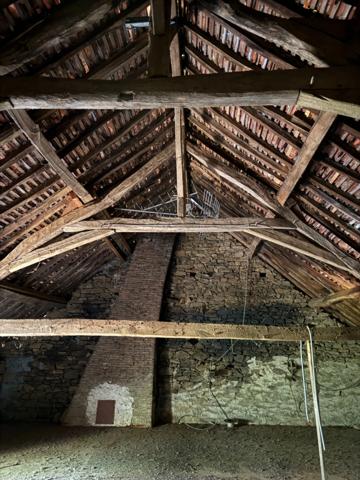 Maison en pierre de plain pied 115m², 3 chambres, dépendances sur 5400m² de terrain 189 000 €