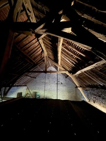 Maison en pierre de plain pied 115m², 3 chambres, dépendances sur 5400m² de terrain 189 000 €