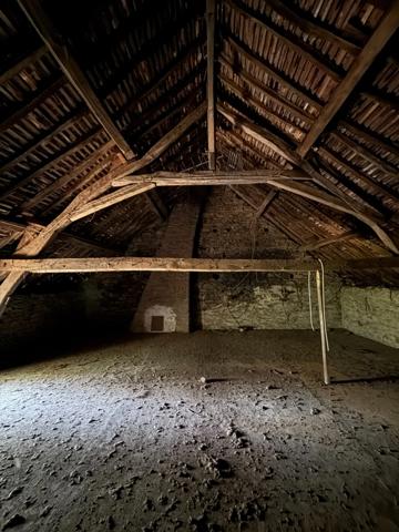 Maison en pierre de plain pied 115m², 3 chambres, dépendances sur 5400m² de terrain 189 000 €