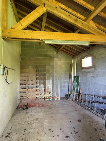 Maison en pierre de plain pied 115m², 3 chambres, dépendances sur 5400m² de terrain 189 000 €