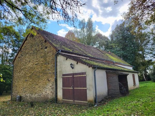 Maison en pierre de plain pied 115m², 3 chambres, dépendances sur 5400m² de terrain 189 000 €