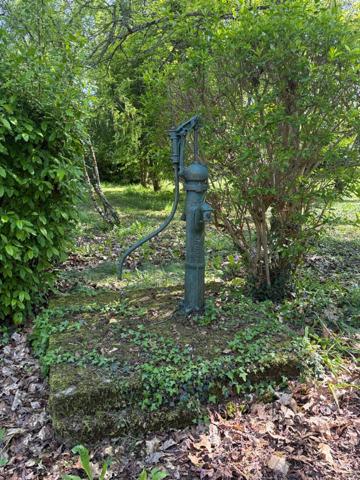 Maison en pierre de plain pied 115m², 3 chambres, dépendances sur 5400m² de terrain 189 000 €