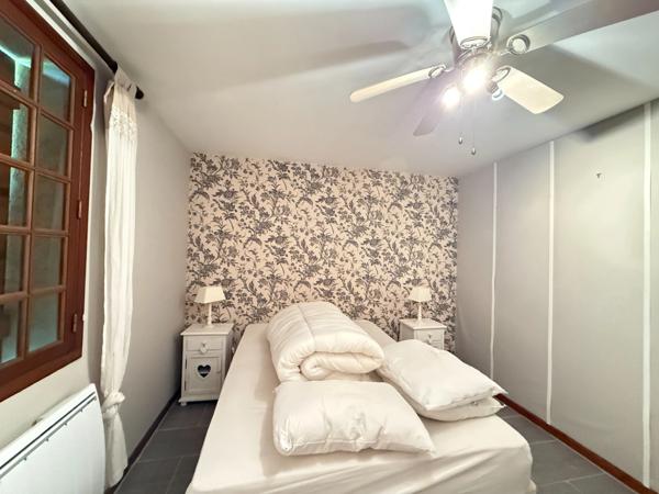 Maison en pierre de plain pied 115m², 3 chambres, dépendances sur 5400m² de terrain 189 000 €