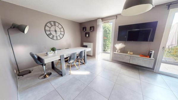 Maison mitoyenne T4 – 92 m² – Jardin, garage et terrasse