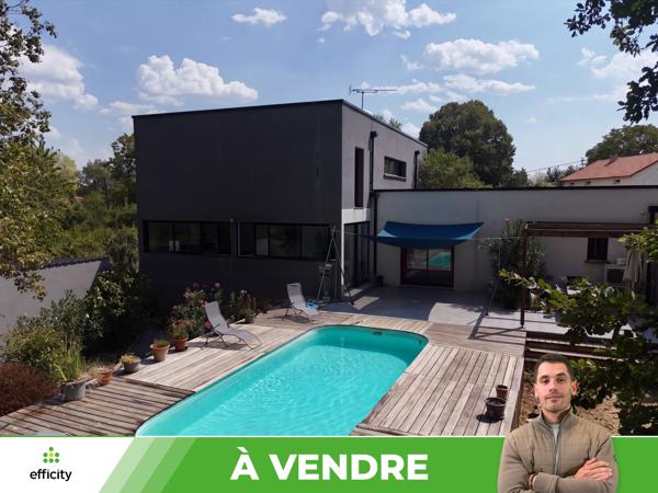 Maison
         8 pièces
        - 230 m² 370 000 € *