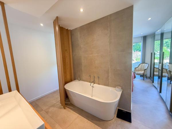 Maison à vendre  7 pièces - 190 m2 LA CROIX VALMER - 83