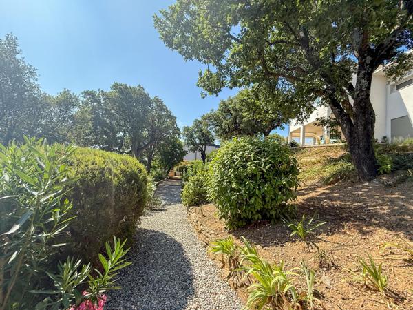 Maison à vendre  7 pièces - 190 m2 LA CROIX VALMER - 83