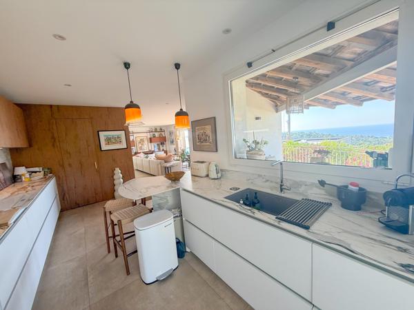 Maison à vendre  7 pièces - 190 m2 LA CROIX VALMER - 83