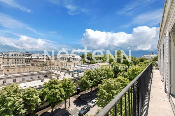 Paris VIII - Palais de l'Élysée - Exceptionnel duplex situé aux deux derniers étages - Entièrement rénové par architecte - Vue exceptionnelle - Balcon