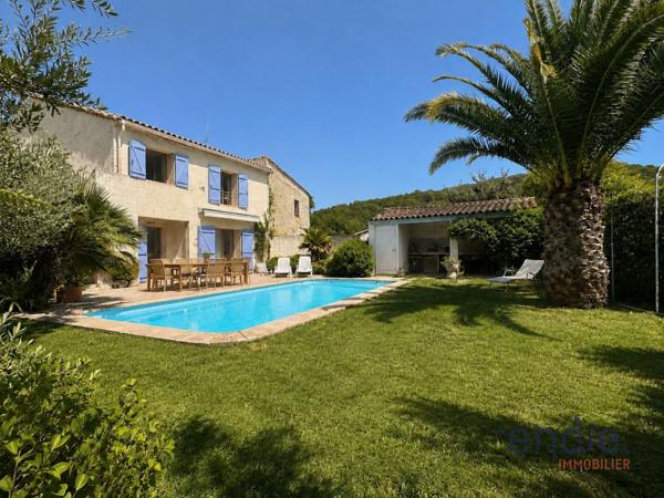 LORGUES - Authentique mas provençal à 300 m du centre ville, avec piscine.