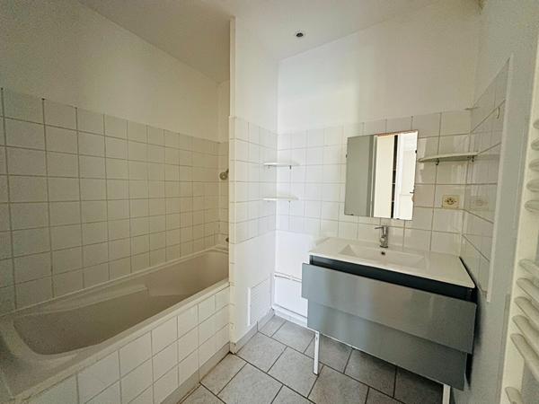 APPARTEMENT 3 PIECES PROCHE DU CENTRE VILLE