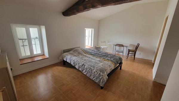 Idéal investissement locatif - Ensemble de deux studios et un appartement meublés avec trois caves dans immeuble en copropriété