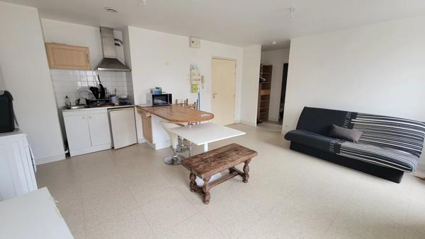 Idéal investissement locatif - Ensemble de deux studios et un appartement meublés avec trois caves dans immeuble en copropriété