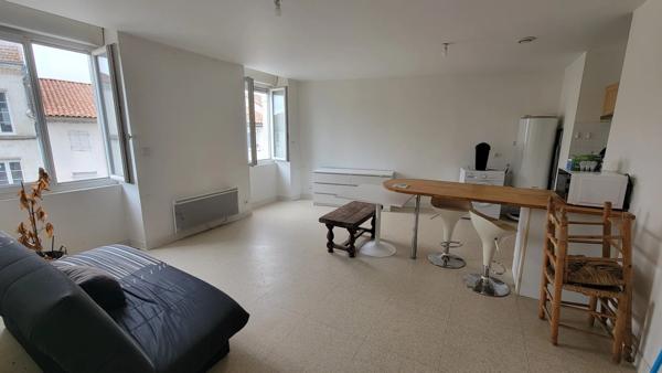 Idéal investissement locatif - Ensemble de deux studios et un appartement meublés avec trois caves dans immeuble en copropriété