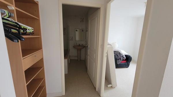 Idéal investissement locatif - Ensemble de deux studios et un appartement meublés avec trois caves dans immeuble en copropriété