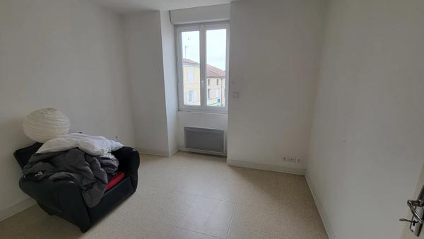 Idéal investissement locatif - Ensemble de deux studios et un appartement meublés avec trois caves dans immeuble en copropriété