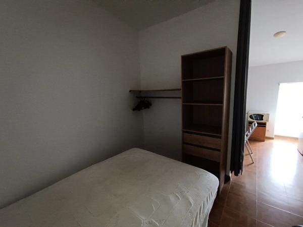 Idéal investissement locatif - Ensemble de deux studios et un appartement meublés avec trois caves dans immeuble en copropriété