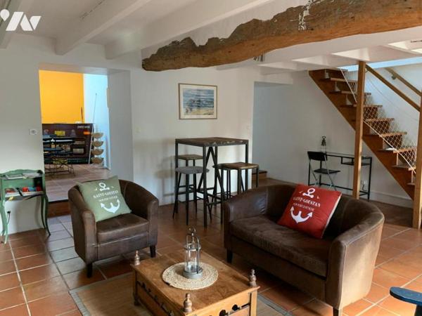 Maison d'habitation construite sur 2 niveaux 2 chambres