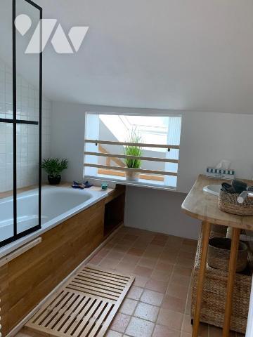 Maison d'habitation construite sur 2 niveaux 2 chambres