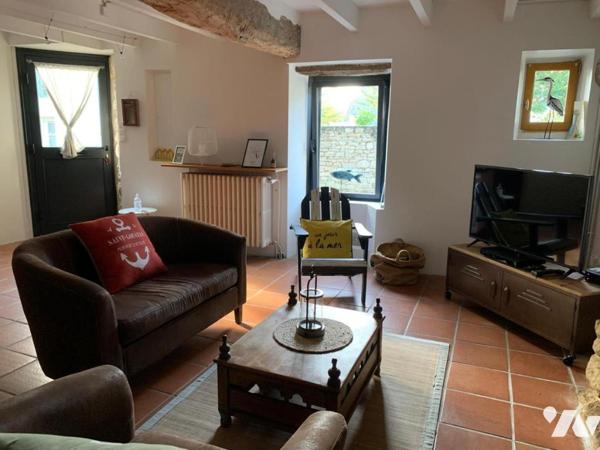 Maison d'habitation construite sur 2 niveaux 2 chambres