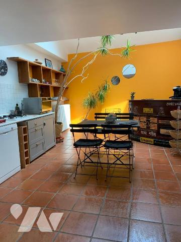 Maison d'habitation construite sur 2 niveaux 2 chambres