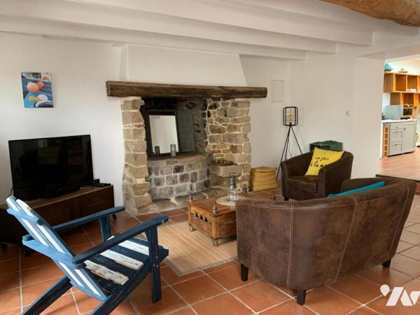 Maison d'habitation construite sur 2 niveaux 2 chambres