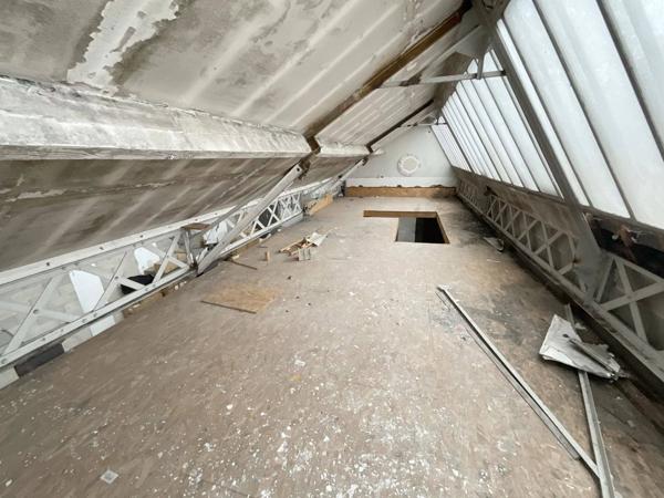 LOFT de 237m2 Brut, Garage, Patio à Réaliser