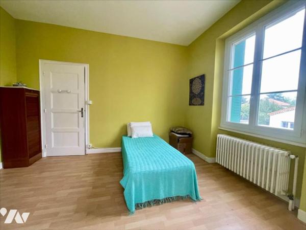 Maison familiale avec piscine et possibilité de deux logements – Quartier recherché