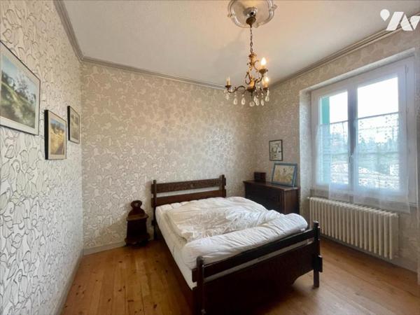 Maison familiale avec piscine et possibilité de deux logements – Quartier recherché