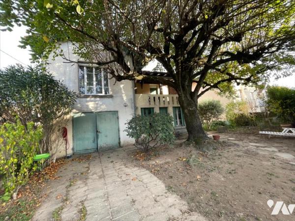 Maison familiale avec piscine et possibilité de deux logements – Quartier recherché