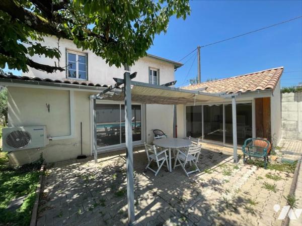 Maison familiale avec piscine et possibilité de deux logements – Quartier recherché