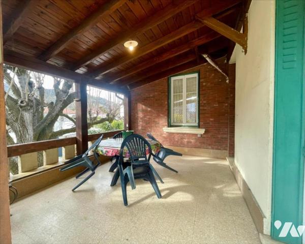 Maison familiale avec piscine et possibilité de deux logements – Quartier recherché